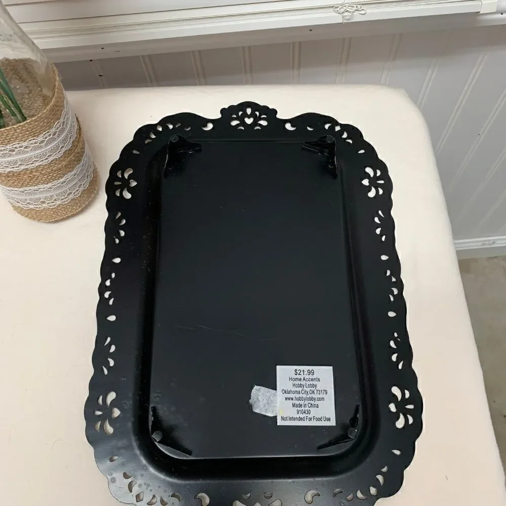 NWT Beautiful Set of Two Decorative Trays